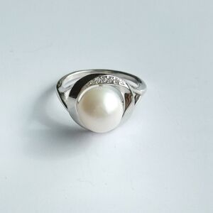 New cultured white freshwater pearl and Topaz Ring in Sterling Silver